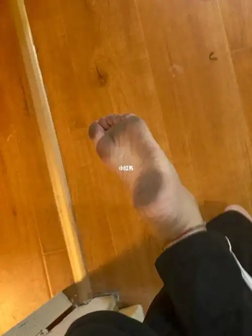 城市野人挑战全网女生脚底最黑