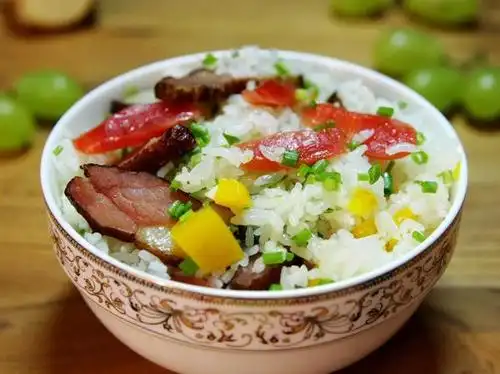 新手,懒人版腊肉饭:香喷喷的腊肉,饭,菜一锅出