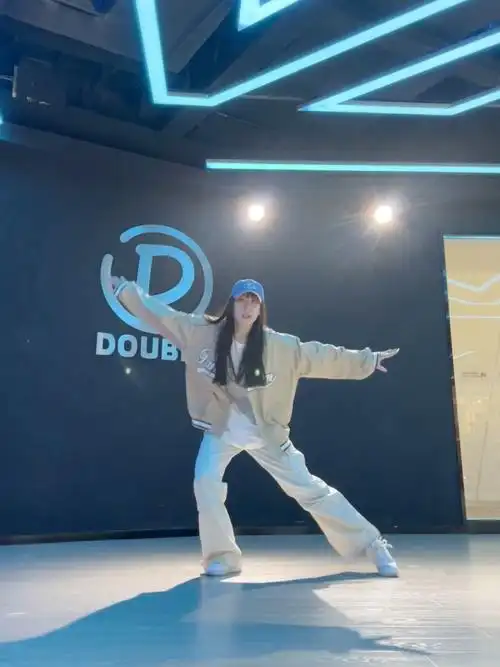 我来翻跳一下poppin love啦98很爱这次回归专辑 很爱哥几个以后