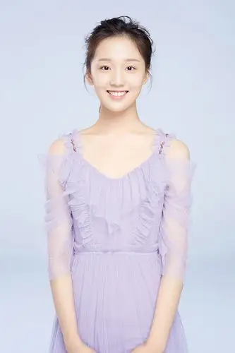 王伊澜就读于北京舞蹈学业,气质清纯长相秀气