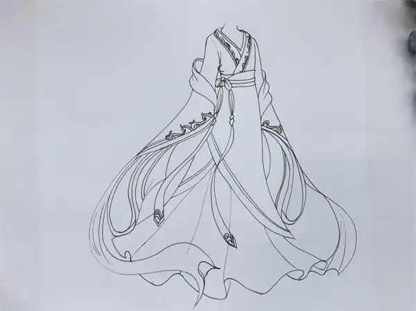 怎样画古装衣服步骤