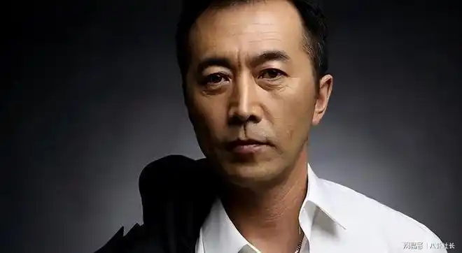 郑晓宁,1961年11月6日出生于内蒙古赤峰市,中国影视男演员,1976年考入