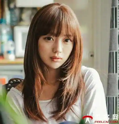 2021新发型女中长发直发尽显女神风范的直发发型