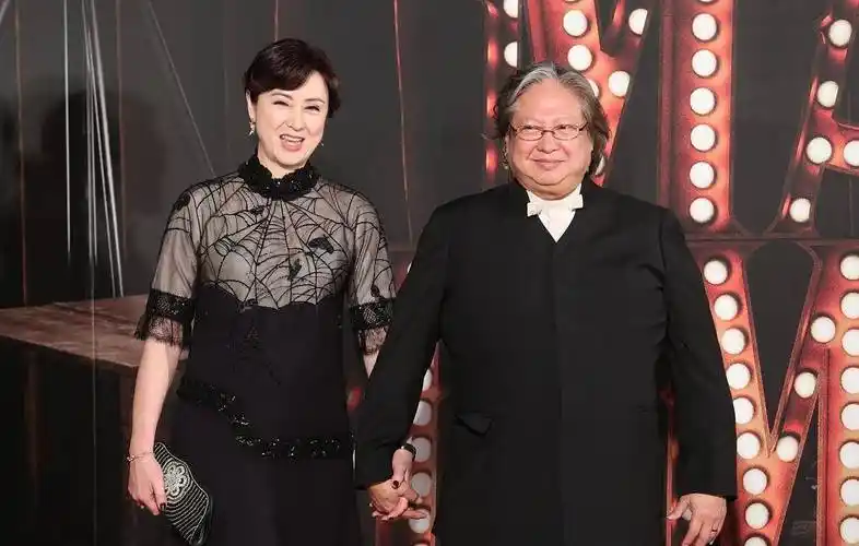 和洪金宝离婚30年,韩国前妻曹恩玉罕见现身为孙子庆生,气质出众_高丽