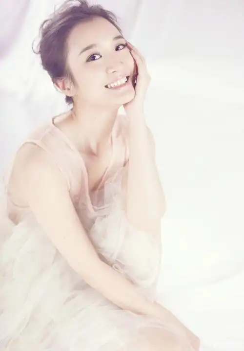 女星林好纯美写真 丝滑肌肤清新甜美