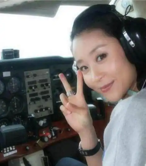 回顾苗圃被王大治追求与罗晋传绯闻转身嫁大21岁富豪她怎样了