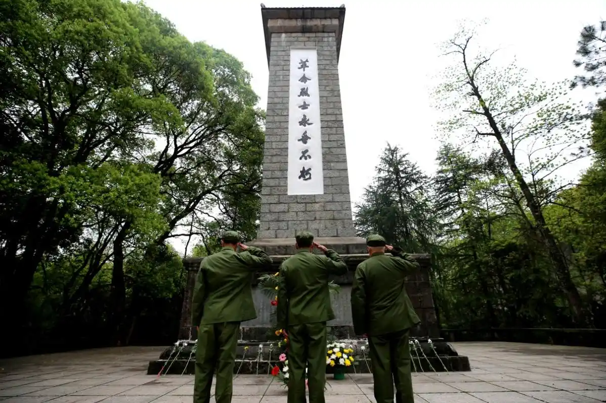 江西靖安:清明时节 缅怀英烈-媒体报道-中华人民共和国退役军人事务部