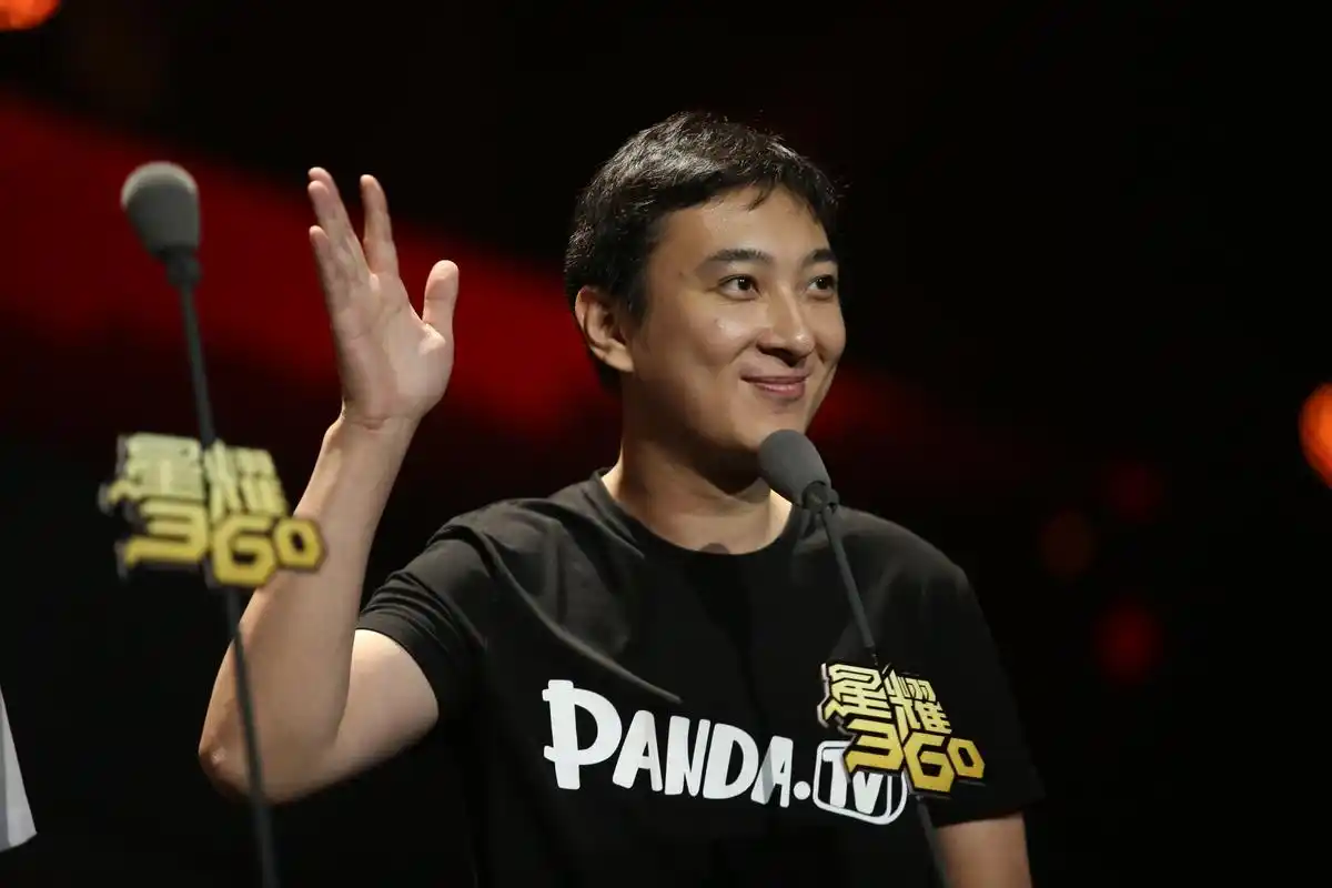 王思聪:老公随便聊个天就赚了20多万,还顺便透露了人生理想,除了直播