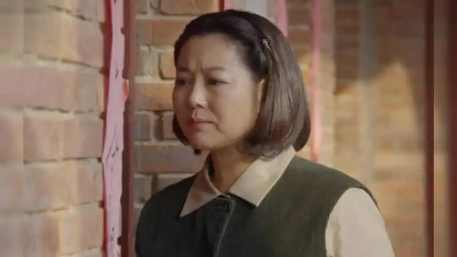 王茜华《黄大妮》热播 曾给巩利跑龙套