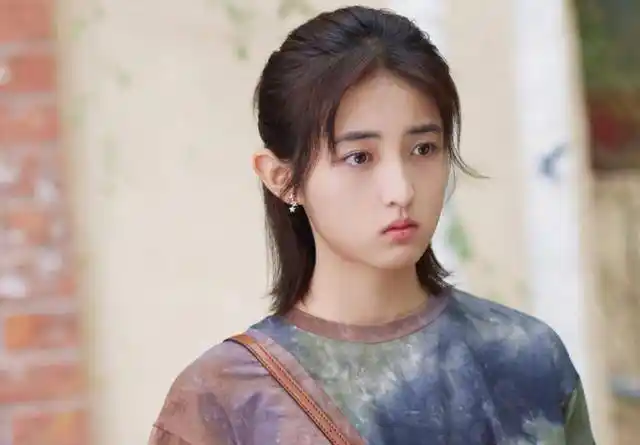 张子枫:与焉栩嘉恋情曝光后,人见人爱的滤镜,正在一点一点破碎_网友