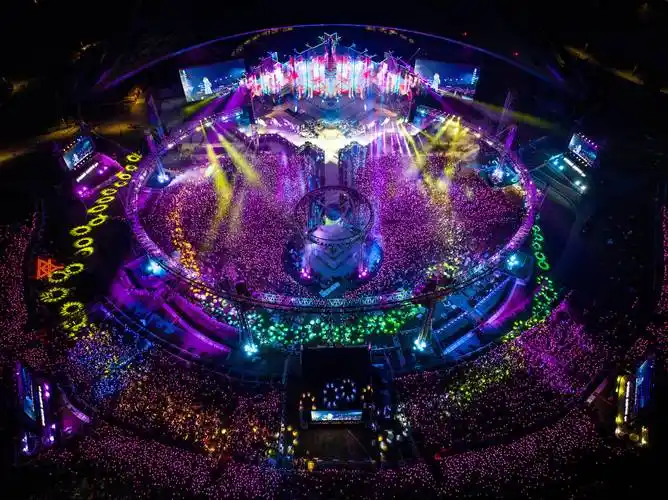 华晨宇演唱会成都开唱,场地可容纳十万人!_音乐_火星_公园