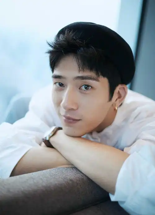 井柏然写真清新文艺 尽享温柔时光展轻熟男魅力_照片