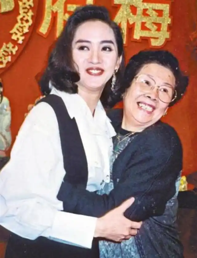 梅艳芳一生最爱的究竟是谁,爱她最深伤他也最深,临终前还在想他