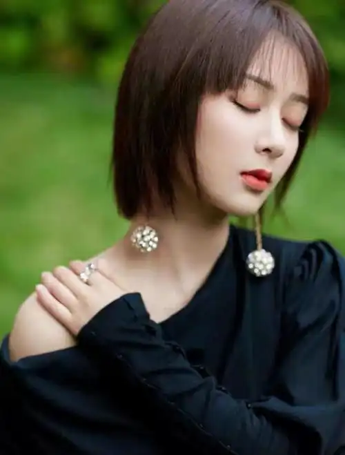 发型可以提高颜值,瞧杨紫扎起马尾辫,可爱甜美像邻家妹妹