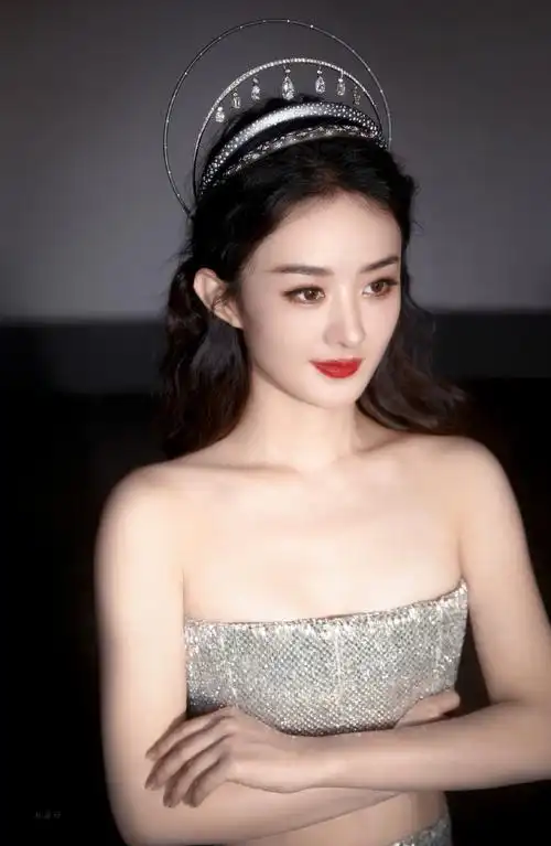 赵丽颖深v红裙##赵丽颖闪钻礼服