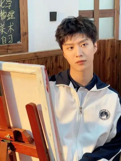 范丞丞蒋翼沉浸式上学的一天##范丞丞要久久爱课堂照##电视剧要久久