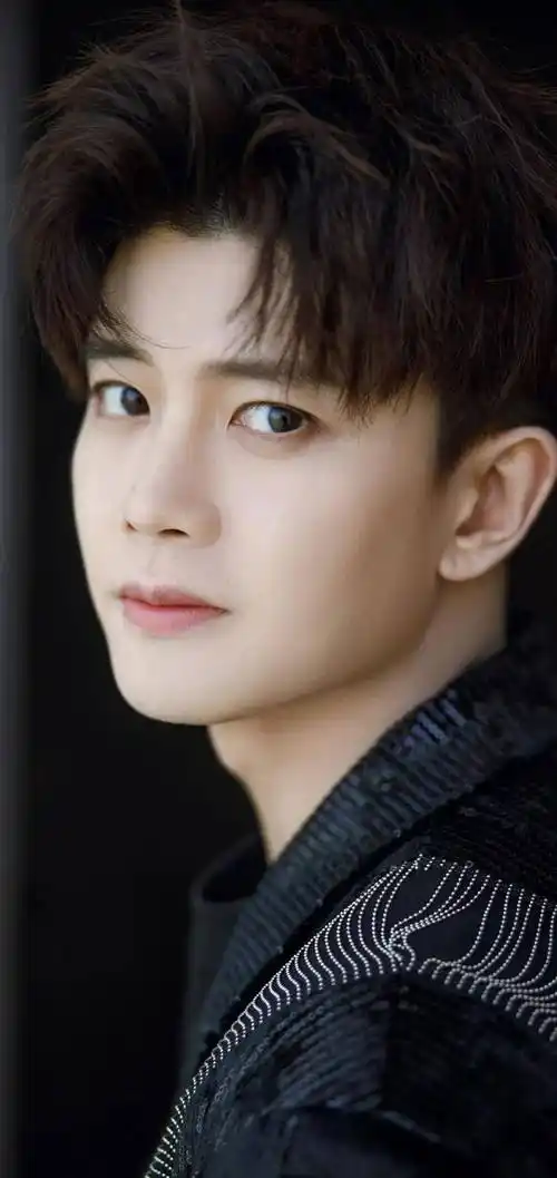 任嘉伦的直男自拍大赏,谢谢,有被笑到_角度_什么_几张