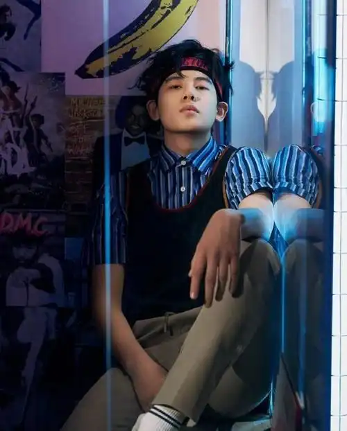 敢于公布恋情的胡先煦不仅man气十足,连穿搭也是"燃"到爆!