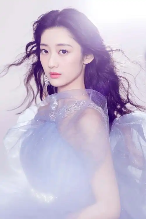 组图华谊小花戚砚笛写真曝光高颜美貌备受瞩目