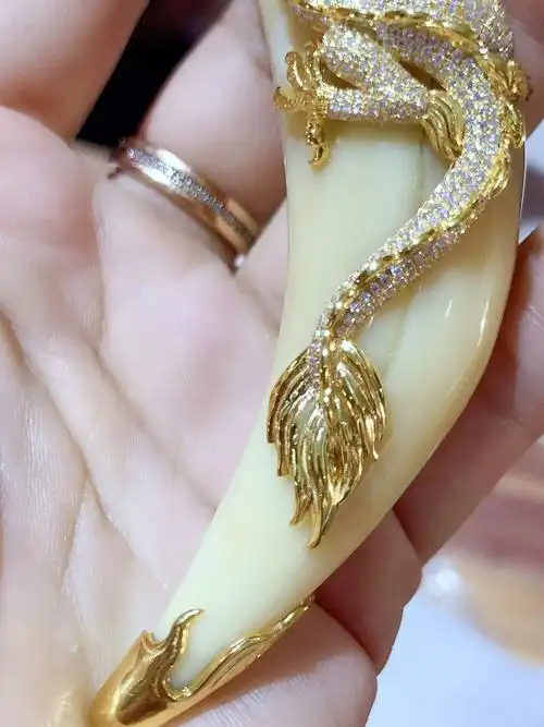 仿虎牙包金镶钻老虎爪熊爪k金定制款吊坠