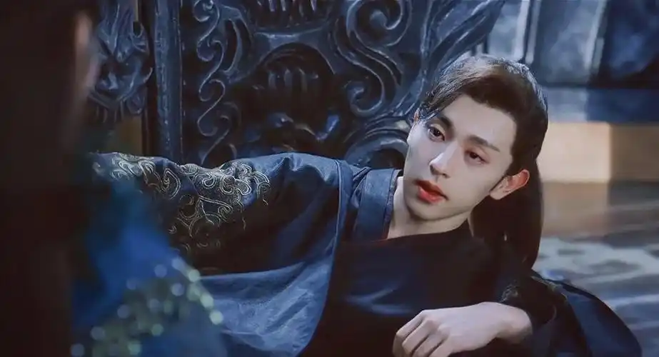 邓伦个人资料: 30岁时,邓伦的形象发生了巨大的变化