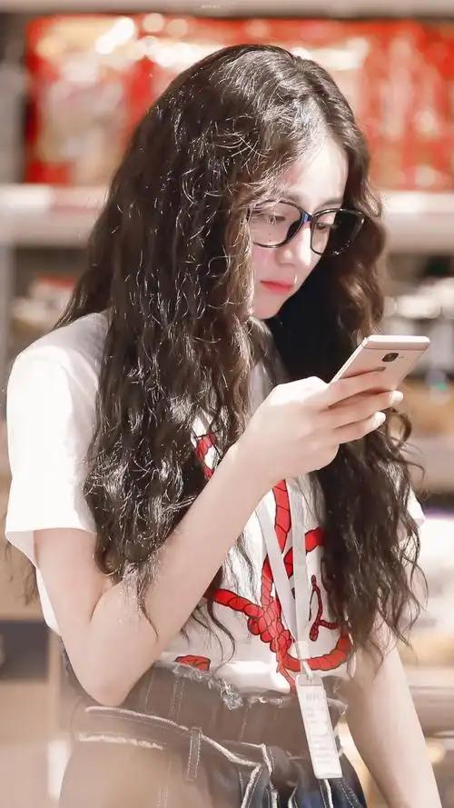 cr:dwb-豆迪丽热巴漂亮的李慧珍