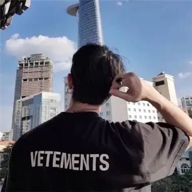 帅气男生背影微信头像1