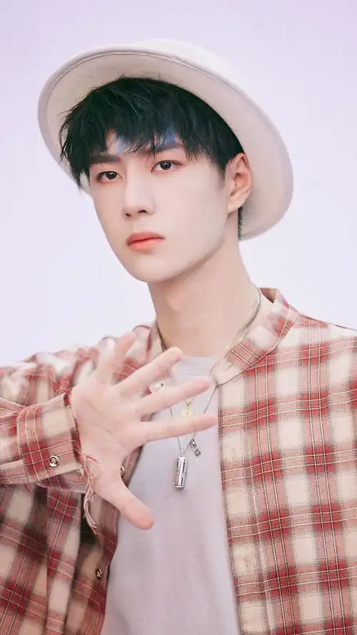 有王一博的高清无水印壁纸吗? - 知乎