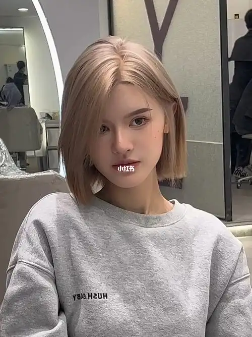 一刀切短发染奶茶色真的好欧美