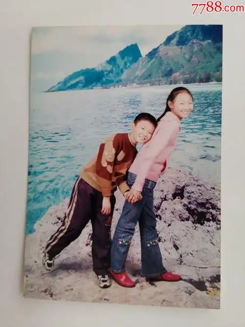快乐的姐弟景点留影_老照片_第1张_7788小人书