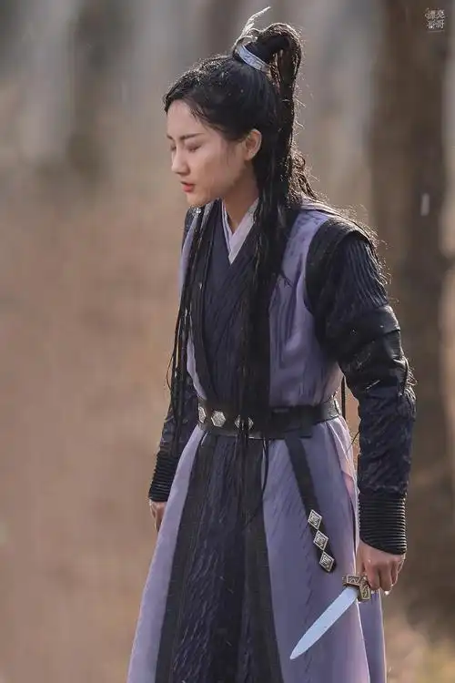 《暮白首》开播,李艺彤打戏凌厉展侠女风范