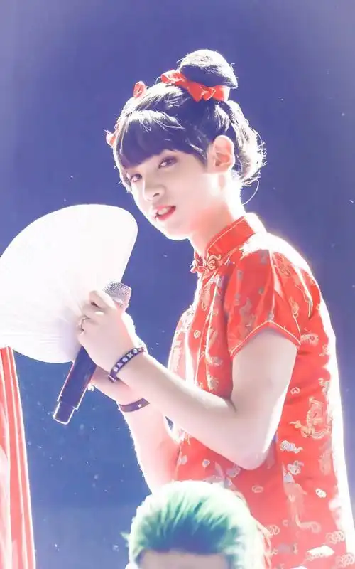 黄明昊cosplay春丽甜美写真