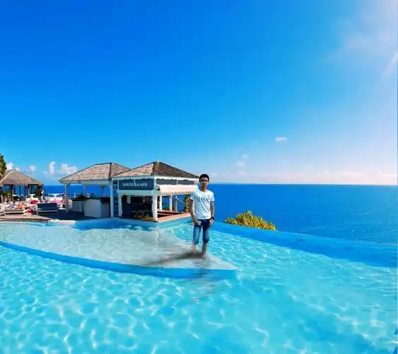 图片ps,把人物ps到风景上去,求制作,谢谢!有酬谢