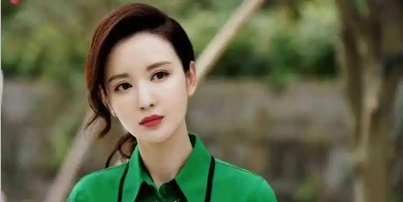 张萌表示:当演员和制片人是不够的,我还要当导演_身份_做多_发展