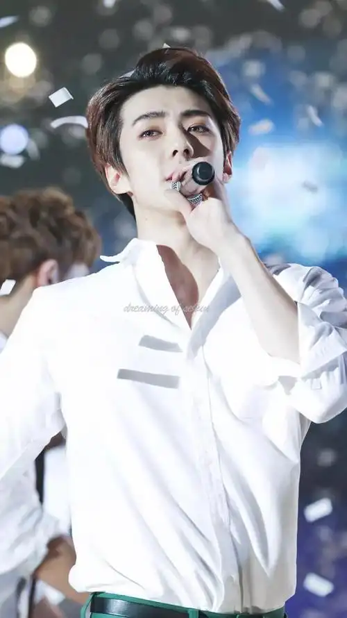 特辑壁纸吴世勋