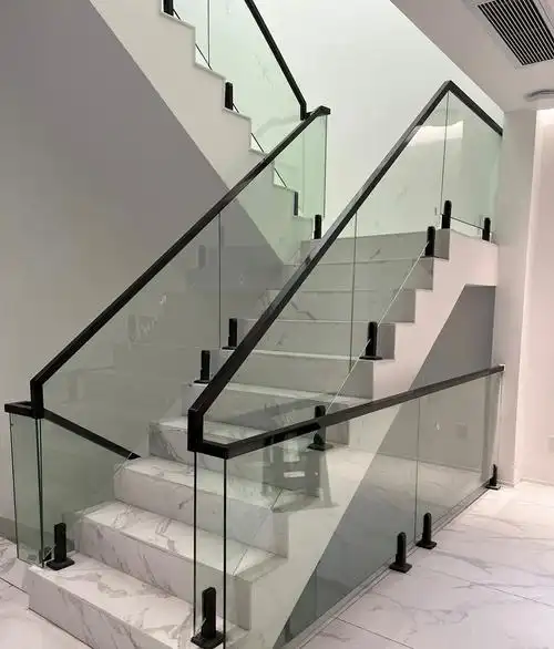 玻璃扶手钢夹简约楼梯上海嘉定别墅灰玻超白楼梯扶手