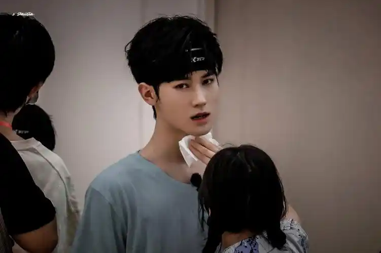 张真源 2022tf家族运动会