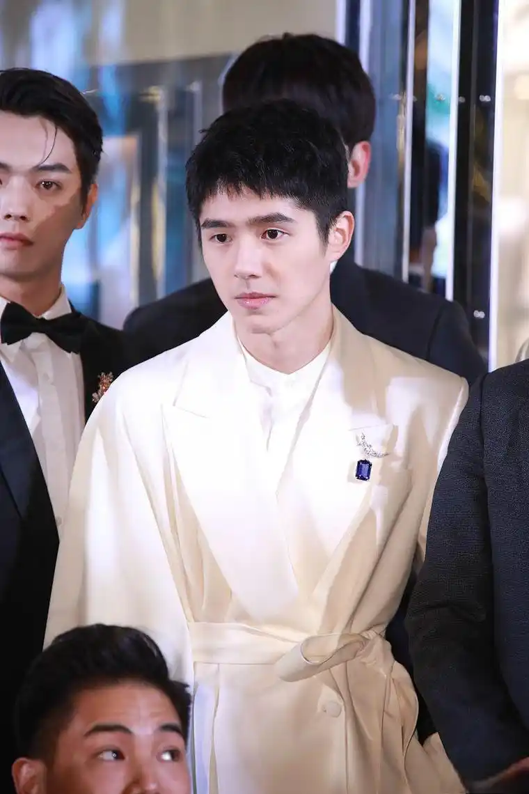 刘昊然的经纪人自曝"刘昊然喜欢我",引起广泛关注.