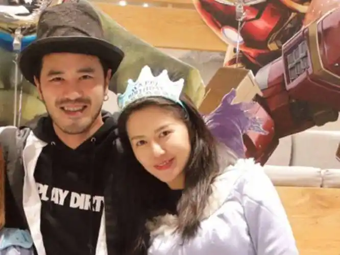 他是偶像剧王子,和歌手谭维维因戏结缘,两人结婚多年没有孩子_陈亦飞