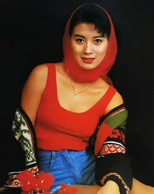 史兰芽:先嫁《黑洞》中的张峰,再嫁富商,最后与李幼斌相互扶持