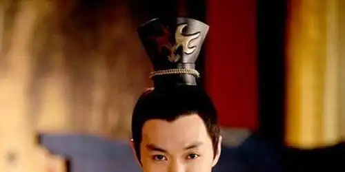 资料图片:电视剧《倾世皇妃》剧照-周一围饰演柴荣王子