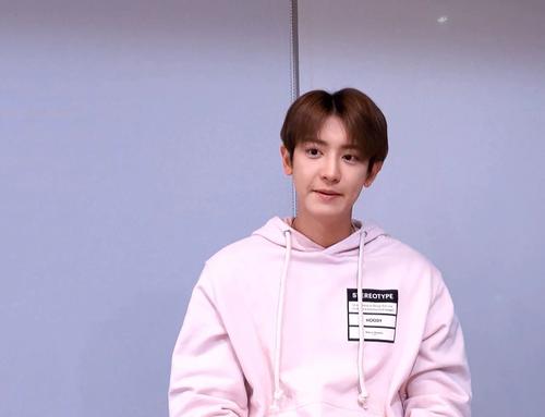 朴灿烈虎牙直播王者荣耀同款粉色连帽卫衣情侣款