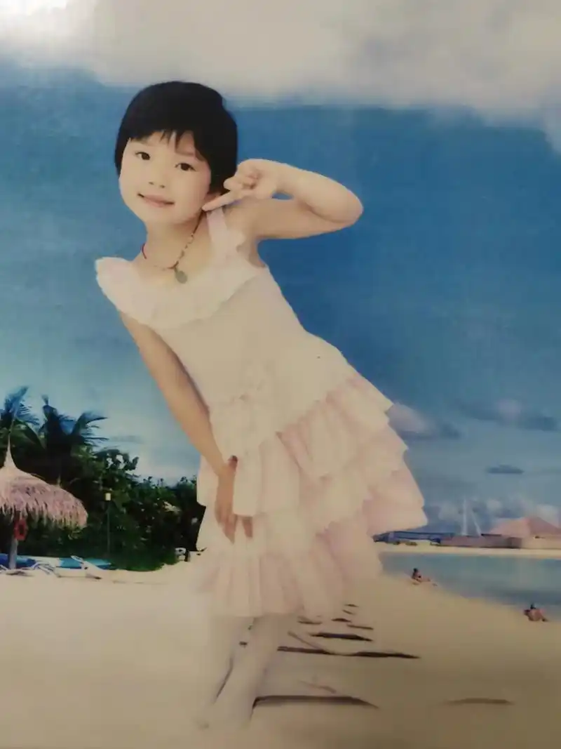 时光飞逝 转眼即逝 从爱哭青涩的小女孩👧🏻转眼已是亭亭玉立的大