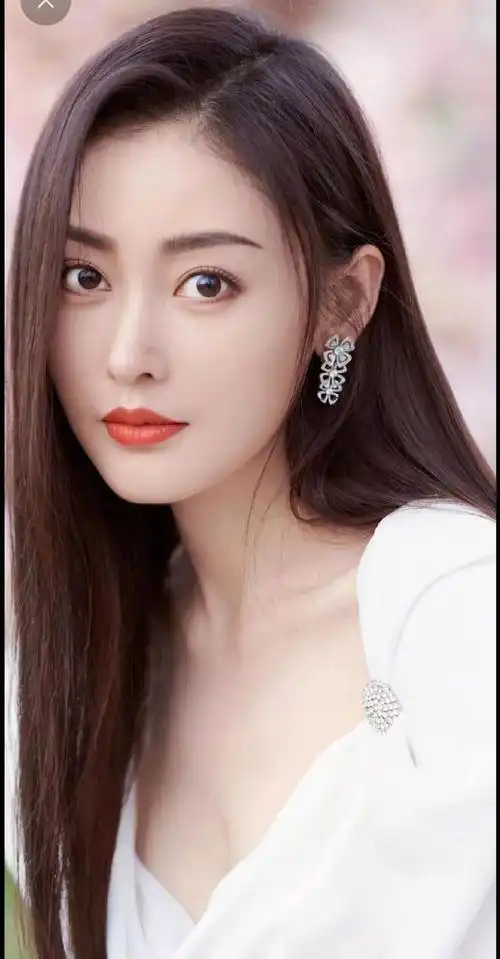 张天爱其实也可以算是草根出身,1990年10月28日出生于黑龙江省绥化市