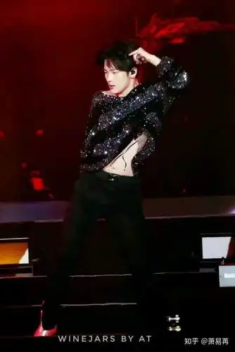 请问大家有没有关于周震南的照片,最好是……(腹肌照)(谢谢大家了!)?