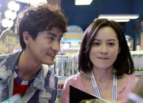 那一年,俞飞鸿18岁,杨玏仅仅2岁不到.