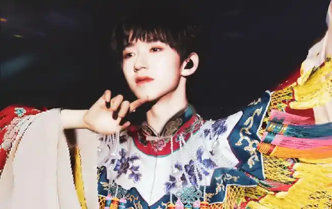 请问贺峻霖可以多多穿戏服给我们看吗[互粉]