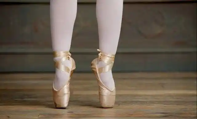 每天坚持"踮脚尖",一段时间后,或有助解决这4个问题