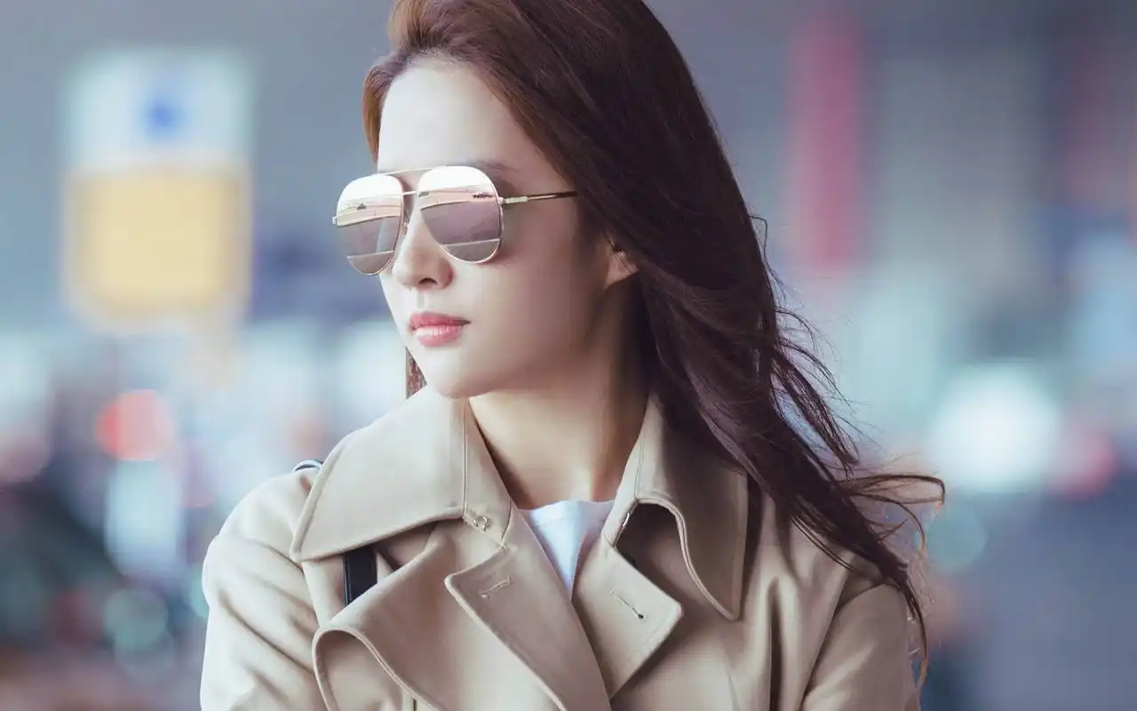 2016戛纳电影节刘亦菲机场装电脑桌面壁纸下载