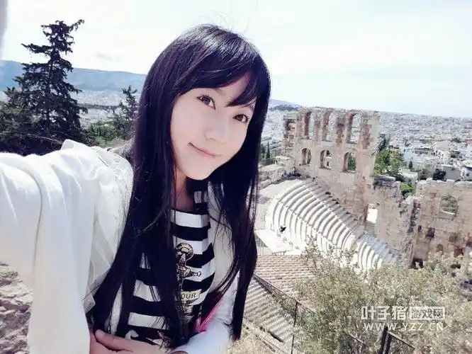 女神带你游世界:李恩倩希腊街头